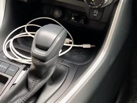 你们也是用了听歌的USB口充电吗?#汽车 #车载无线充电 #抖音汽车 @抖音小助手