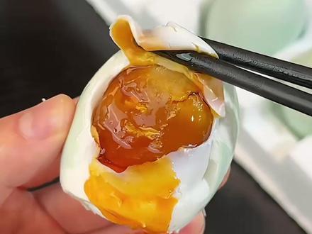 富得流油,在咸鸭蛋身上被具象化#富得流油在食物上具象化了 #为乡村特产代言