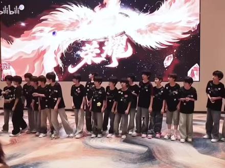 智恩涵新音纪录片片段 小五五继续玩你们的智大人哈哈哈#TF五代#智恩涵