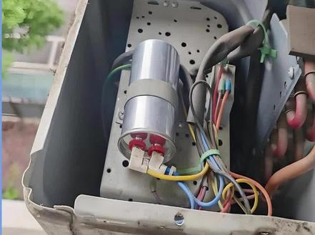 空调不制冷,维修时,带的电容容量大了怎么办?制冷师傅和制冷配件店,电容选型的好方法。#空调维修 #制冷配件 #空调维修师傅 #家电维修 #安心制冷@DOU+小助手 @抖音小助手