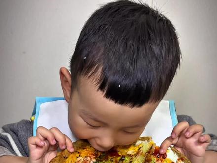 今天教家长做“生发饼”,立春之后,阳气生发,是帮孩子zhu 长的好时机!多吃芽类蔬菜,取食材本身的生发之性!助力孩子月干、月卑,shen三脏发挥最大效率!#生发饼 #春季养娃 #中式食养育儿 #早餐饼