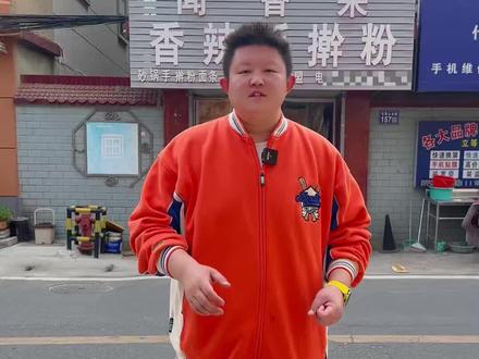 陋食铭是谁的青春回忆?曾以为的永远,那年的风早已吹散了我们!