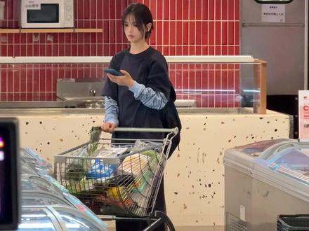 环宇城偶遇杨超越拍戏#杨超越 #董思成#今天是太阳雨