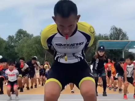 #黄锦龙 速度轮滑陆模重心转移发力方式方法