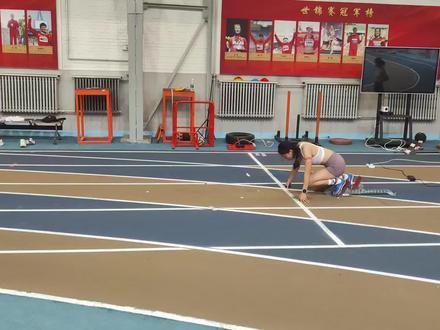 刘峡君改了半个月的起跑,终于有一些效果了!#短跑 #田径训练