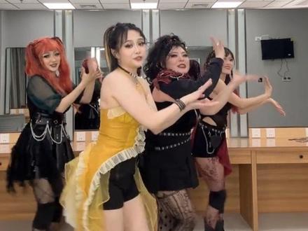 听说音乐剧《答案》《广告位》最近很火? 中国音乐剧最火的两个片段
同时出现在了lizzie 家!
母亲节快乐呀!
#广告位 #音乐剧出走 #答案 #杜鑫艳 #徐丽东