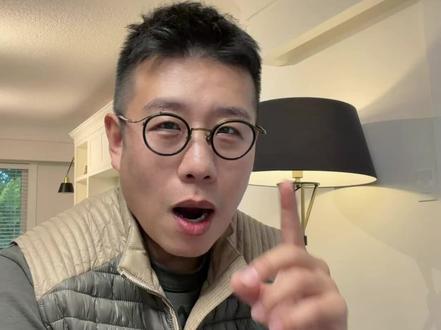 1月1号开始境外汇款超5000就严查?
✅ 这件事是真的!但没你想得那么夸张
央行 + 金监总局 + 证监会 联合发布了《客户尽职调查及交易记录保存办法》。
重点一句话:
👉 单笔向境外汇款超过 5000 元人民币 / 1000 美元,银行必须核实你的身份信息。
⚠️ 注意!
这是“核实”——
不是“限制”
更不是“禁止”
也不是“取消5万美元额度”。
---
💡 这个新规到底查什么?
非常简单:
✔ 查你的身份
身份证、联系方式、账户信息。
✔ 查你的资金来源
钱是不是你自己的?是不是来路不明?
✔ 查你的用途
学费?生活费?旅游?
用途说得清楚 → 正常通过。
其实这些银行现在就会查,新规只是“明确写进法律 + 全国统一标准”。
---
🎓 哪些人完全不受影响?
✅ 1. 留学生学费/生活费
只要有录取信、学费单,照样能汇。
✅ 2. 出国旅游/探亲/商务/医疗
正常换汇、合理消费,不受影响。
✅ 3. 给配偶/子女正常家庭汇款
资金来源清楚即可。
最关键的是——
每人每年 5 万美元换汇额度 ➜ 没有变化!
---
⚠️ 哪些人会被重点关注?(重点!)
❗1. 资金来源说不清
突然账号进几十万 → 立刻换汇 → 直接汇出境外
👉 一定被问!
❗2. 汇款金额与你收入严重不匹配
年收入20万,却一年汇出30万美元?
👉 必查!
❗3. 代付代收 / 拼额度 / 帮别人换汇
未来会越来越难操作。
❗4. 拆分多笔转账、频繁交易
系统会自动识别“结构化操作”。
一句话:
正常人不怕查,怕查的是说不清用途的那种。
---
🔍 为什么大家感觉“更严格了”?
以前银行执行标准不统一,
有的 2 万查,有的 3 万查,有的完全不查。
现在:
👉 全国统一:1000 美金以上必须核实信息。
流程会更规范,但不是更难。
---
📝 总结一句话
新规不是限制你汇钱,而是让银行对“钱从哪来、到哪去”负责。
#海外生活分享 #创作者中心 #北美生活 #热门 #海外华人