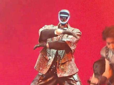 今年春晚我要看到这几个机器人一起包饺子!#机器人 #王力宏演唱会 #机器人跳舞 #火力全开 #王力宏演唱会机器人伴舞