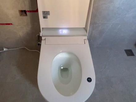 坐便移位1米,勇敢选择了智能马桶,看看效果吧#马桶移位 #卫生间 #摩鲨智能马桶