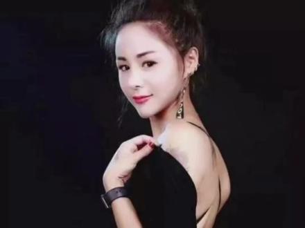 这样的她你喜欢吗!成功背后的心酸#宝藏女歌手 #网红 #女强人 #一开口就震惊全场 #花姐