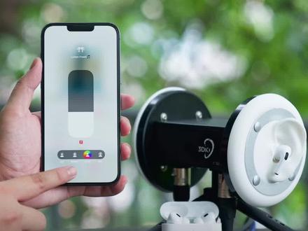 戴上耳机,来体验一下 AirPods Pro 超实用的新功能!AirPods Pro 最新测试版固件,带来了自适应降噪、个性化音量、对话感知等实用升级。我们把常用场景下的体验模拟了出来,戴上耳机来感受一下吧。(固件升级方法见评论区,测试版有风险。)#最新测试版固 #数码科技