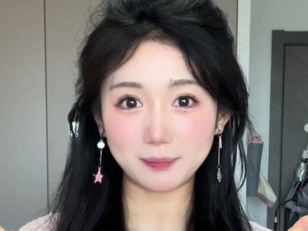 泰可爱啦💗5个设置让你的iPhone更好看✨快来解锁‼️
快来学这5️⃣个设置,让你的手机桌面变超可爱😍
1️⃣时间样式修改
2️⃣可爱锁屏组件
3️⃣专注模式
4️⃣可爱号码图标
5️⃣专属来电显示
简单好操作,快去试试吧🤗~#数码科技 #iPhone #苹果手机 #壁纸 #iphone小技巧