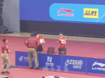 比赛结束放了吉林的风,全场在大合唱喊莎头亚运见,我真的会哭😭,这晚的🍟是最幸福的人#王楚钦孙颖莎 #混双 #莎头 #5114 #2023国乒威海热身赛
