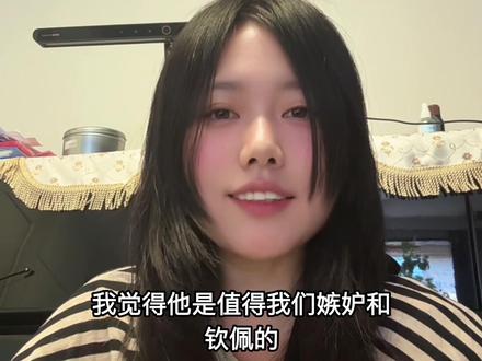 张雪这个名字刷屏了,他展现的是草根追梦的成功路,因此激励和感染了很多平庸的普通人。这一场热度背后的全民梦核是什么?是他的「少年气」实现了我们做过却做不到的梦?还是湖南台的记录让我们回到了过去的时代,看到了平凡人的真实?一起聊聊看。
#张雪 #纪录片 #湖南台