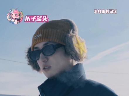 浓眉大眼高鼻梁 好香完美融入当地人#严浩翔 #时代少年团 #俄罗斯 #路透