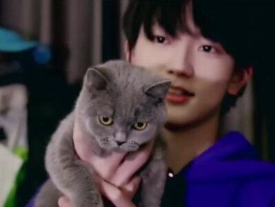 爱不是一厢情愿的执念
只是有些缺口
总有人悄悄去圆#橹穆#橹#穆