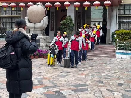 六年级冬日研学之旅😎
寒风挡不住孩子们的热情
一路欢笑,一路成长
探索未知的世界,收获满满的知识
是这个冬天最棒的礼物🎁#用摄像记录人生的足迹 #研学之旅