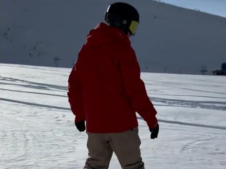 准备滑粉雪的小伙伴请注意这9个建议,
不丢手机少刨坑#滑雪教学 #冬天来新疆滑雪吧 #粉雪#带着影石去滑雪