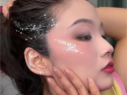六一舞台妆作弊法 给孩子涂一点闪片就超出挑 #六一儿童节 #男孩妆容教程 #儿童舞台妆 #六一汇演 #团体妆