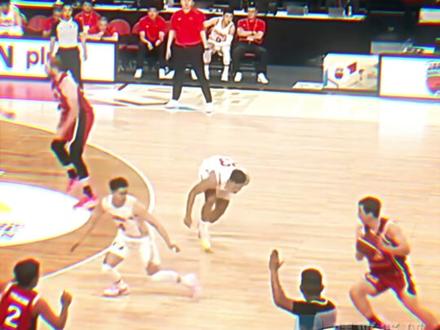 #世预赛中国男篮逆转战胜日本队 这场比赛裁判究竟做出来哪些离谱的判罚??赢下这场比赛究竟有多不容易?#中国男篮 #篮球咕起来 #咪视界 #睛彩篮球频道