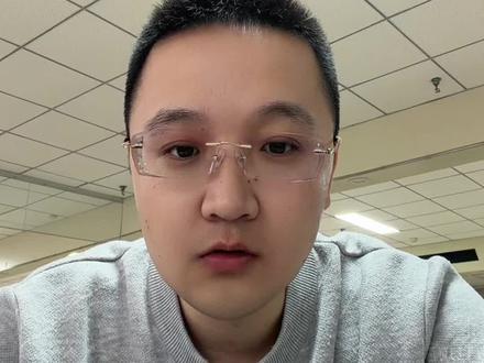 社保档案包括工资流水、劳动合同,上班的时候,自己留着,跟企业要,不给违法。