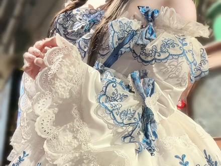 才知道蝶恋青花这么美 #Lolita #氛围感 #中华风Lolita #青花瓷lolita #lo裙安利