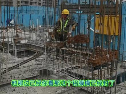 介绍混凝土浇筑后,进行下一层结构施工时,原板面墙柱位置根部需要凿毛清理,确保表面浮浆清理干净,实现上下两层混凝土的良好交接,避免断层及渗漏隐患出现