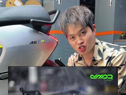 如何把AE3pro打造成AE7pro同样的驾驶体验感? 同样的预算你会选择打造一台AE3pro(加强版)还是一步到位选择AE7pro呢?很多人会觉得前者就是大傻子,玩车永远不是既定的,不理解就不能体会其中的乐趣🛵AE3pro配置清单抄作业自行惠存(本视频由@电骑竞技车业 大力支持,由云南GFE代理@蜗牛电车工作室 友情赞助)#zeeho极核 #极核AE3 #平叉定制#配置清单 #ZEEHO创作者激励计划