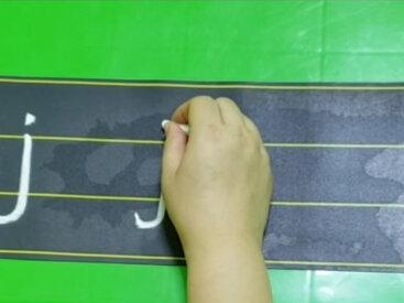 今天教大家声母“j”的读音与正确写法。 #拼音