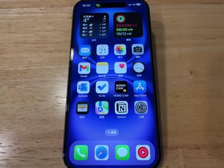 中文版苹果AI详细体验!总体不错,个别略抽象... #数码科技 #苹果 #苹果ai #appleintelligence #iphone
在最新的iOS18.4Beta1开发者测试版中,Apple智能(Apple Intelligence)终于支持中文了!在这个视频里,我深度体验了一下中文苹果AI目前支持的功能,包括推送通知摘要(短信、微信等)、写作工具、邮件智能归类、智能回复、更聪明的Siri、照片消除工具、ChatGPT连通等等,同时也很期待将来对Image Playground图乐园、Genmoji等图像生成功能的支持。
演示设备:美版iPhone16,运行iOS 18.4 Developer Beta 1(美区ID,系统地区为中国大陆,系统语言和Siri语言均为简体中文)
据最新的消息,国行苹果AI也快来了,用国行机的朋友们可以期待下到时的大陆版Apple Intelligence。坐等苹果AI入华的那一天!
iPad (iPadOS 18.4 Beta) 和 Mac (macOS Sequoia 15.4 Beta) 也可运行同样的中文苹果AI功能,感兴趣的朋友们可以尝试。
Apple Intelligence支持设备:iPhone 16、iPhone 16 Plus、iPhone 16 Pro、iPhone 16 Pro Max、iPhone 16e、iPhone 15 Pro、iPhone 15 Pro Max、iPad Pro(M1及以上)、iPad Air(M1及以上)、Mac全系列(M1及以上)。