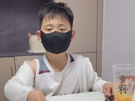 奥特曼卡片正确打开方式!#奥特曼卡片集合 #奥特曼卡片拆包 #从抖音到现场