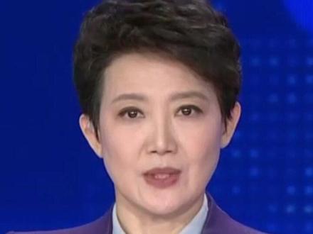 下车拍照留念?大可不必 新疆一游客违规靠近雪豹被伤