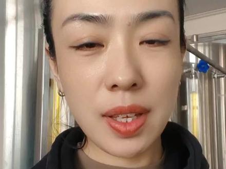 不添加不水化,自然温度沉淀,只为去掉粗杂质;一道滤纸冷滤,筛尽细小颗粒。多一道工序,多一分纯净。解家老油坊老工艺物理压榨花生油,清亮透亮,原香本味,这才是咱们爱吃的放心油!#新农人计划 #三农 #我的乡村生活 #强烈推荐 #创业路上的我们