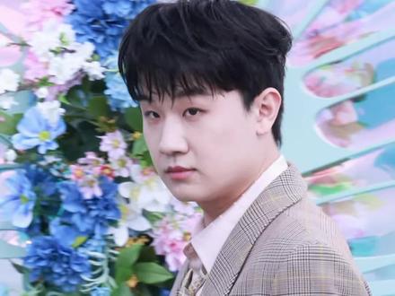 #三斤9237 转着画笔拿着调色盘走红毯#三斤用调色盘打开繁花红毯 #2026抖音直播繁花盛典