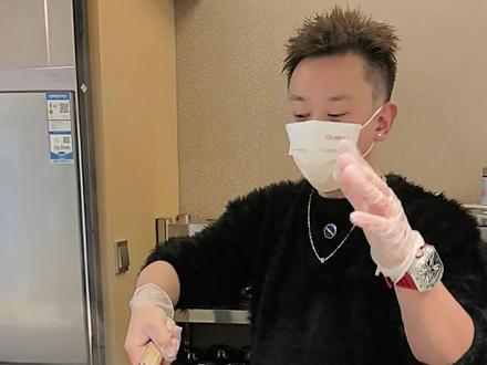 米粒大叔的 《鲍鱼鸽子鲜鸡汤》小碗菜 首家 核心是只要6元/份。欢迎大家来品尝#vlog日常 #上热搜