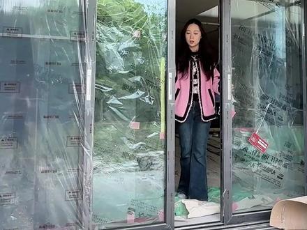 花园阳台应该如何封窗?做隔断呢? 地点:庆隆南山国际社区·柏蔚庄
产品:别墅全屋换窗之“重型推拉门”
#庆隆南山国际社区 #重庆封窗 #重庆推拉门封阳台 #重庆新豪轩门窗 #重庆推拉门