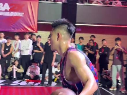 柯冉35分VS 厚米53分!新疆青训出身vs野球摸爬滚打,两位小将各有各的特点。 #柯冉李瑞VS厚米白晶百分大战 #EQLZTAG#EQLZ#NBA2K