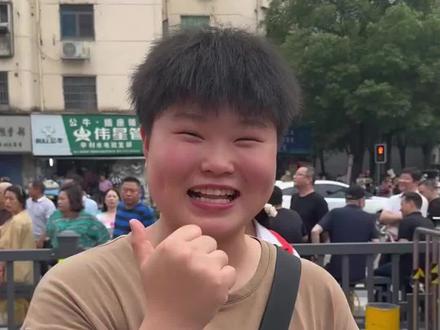 江西高考数学难吗?考生:出得很好,下次出难点!#高考数学 #直击高考现场 #2023高考 (来源:新法治报刘惠贞 甄骋 全媒体记者曹映兰)