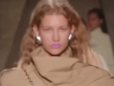 2026春夏流行趋势|4款外套+9个穿搭公式📝
今年早春流行的外套都有哪些?
我翻遍了所有秀场和ins博主的造型
给大家找到了今年流行的4款外套
以及它们实用的9个穿搭公式
和你们一起分享💕
#早春穿搭 #流行趋势 #早春搭配 #外套分享 #穿搭技巧