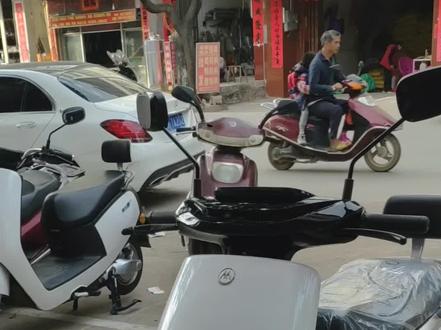 年度最佳车型之一
爱玛-揽圣N511
前后大碟刹 六个电池
1200W超强大功率电机
瞬间提速超车 无惧爬坡
大坐桶空间 超宽脚踏板
透镜大灯 照耀奋进的路
#好车抖一抖 #总有一款适合你 #电动车 #每个男人都有一个机车梦 #爱机车爱生活 #服务至上 #让骑行成为一种生活 #踏板车 #买好车 #好东西一起分享