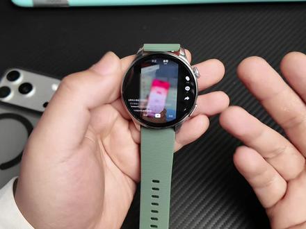 小米手表Watch5使用体验,续航、适配度、软件问题解答! 这次的小米全智能手表Watch5这几天使用还是很舒服的,颜值挺高,而且软件都可以独立使用,这是全智能手表很大的优势,所以如果是esim版本的话,完全就是半个小手机的使用体验,还是挺不错的,大家觉得怎么样?