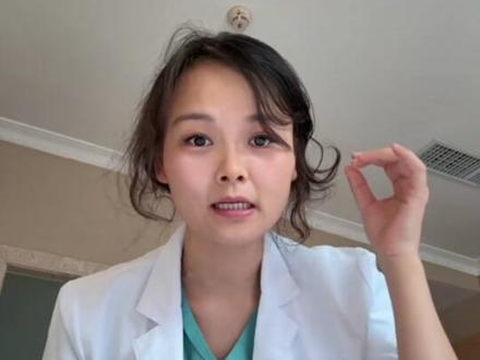 想妈妈了就摸摸你的耳朵,这块骨头是妈妈给的“千年守护”,网友:谢谢妈妈的“永恒礼物”#妈妈#骨迷路#亲情 (来源:覃医生不焦虑 编辑:吕雪童 审核:张雷)