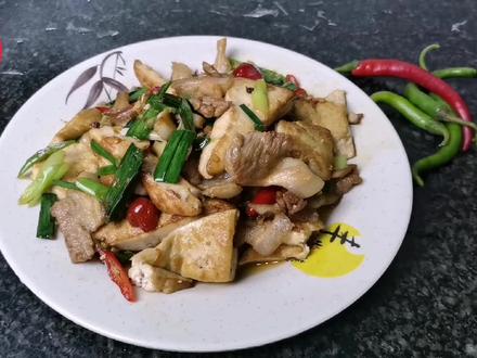 重庆创意菜—飘香二面黄,这样爽辣焦香美味十足的美食,您吃了吗