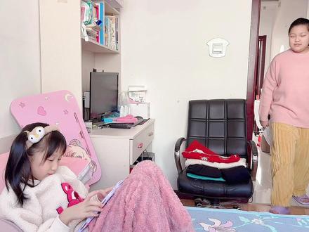 涵涵给妹妹出了试卷!还模仿妈妈怎么生气的?这次淇淇遭殃了! #做作业 #寒假 #姐妹日常