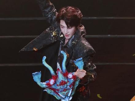 这竟然是直播舞台,刘宇一个人就是一台晚会 『万物生・Genesis』直拍-湖南卫视春晚@刘宇yu @DOU+小助手 #刘宇 #湖南卫视春晚 #非遗 #文化自信 #万物生