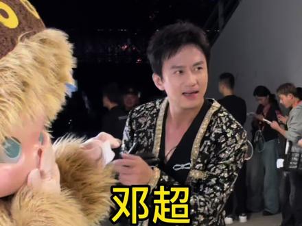 邓超是我们南昌人,也是南昌的骄傲。做了很多好事,只是低调而已,就算不理我也正常,我就是个造型师而已。#邓超 #湖南卫视跨年晚会 #2025湖南卫视跨年晚会 #江西南昌 #涂云辉发型定制