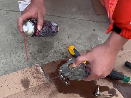 关于船外机化油器的清洗方法,一直以来没有明确的视频教程,今天我分享出来给大家参考下吧!#船外机 #专业维修保养 #专业的事交给专业的人