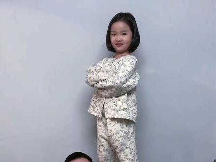 别管过程怎么着吧…也算是成功站在爸爸肩膀上了#爸爸带娃 #亲子互动 #爸爸肩膀上的女孩长大了