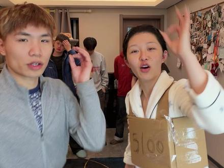 新年第一拍,抱一抱。#阿哲和倩怡