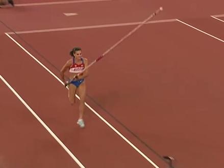 #田径 #体育 #撑杆跳高 女子撑杆跳世界纪录保持者,伊莲娜·伊辛巴耶娃。 @DOU+小助手